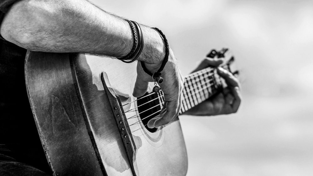 Wade Bowen previews upcoming album The Version of Me You Get' wit